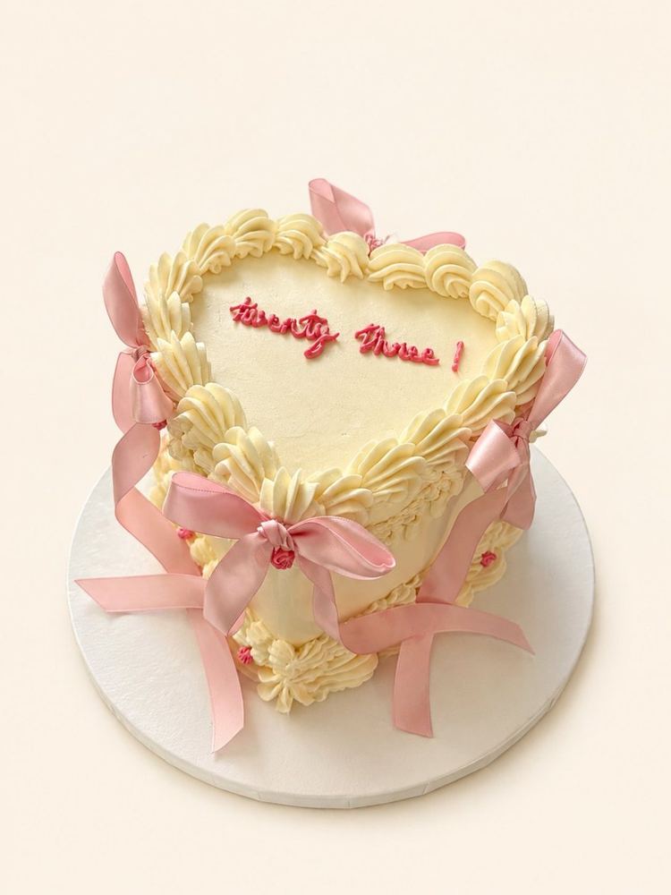 Vintage heart cake