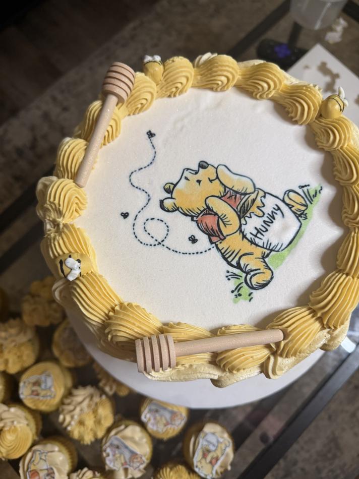 Custom cake by Mishti