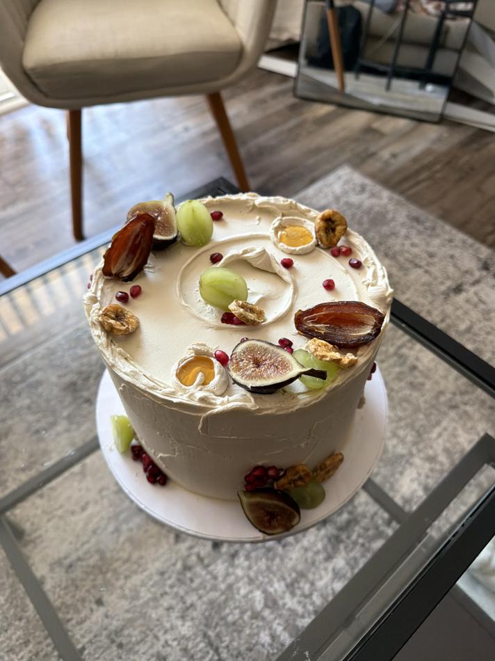 Custom cake by Mishti