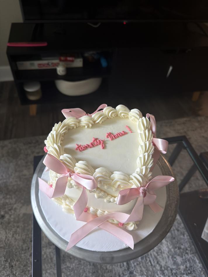 Custom cake by Mishti