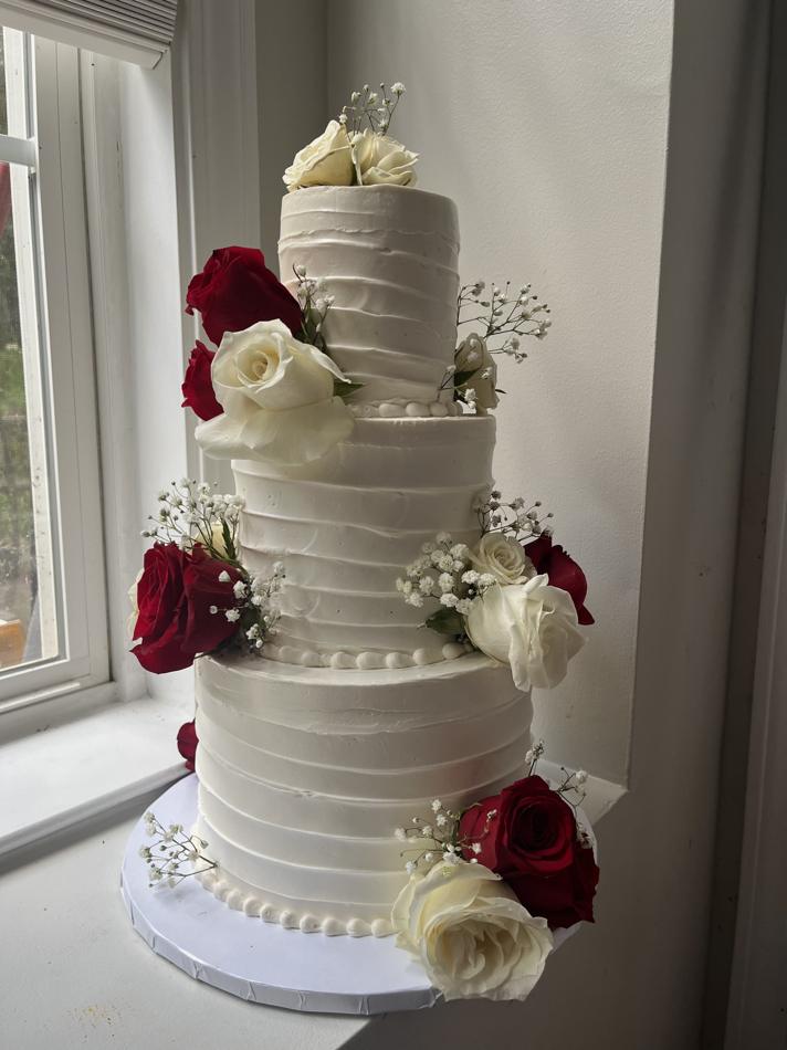 Custom cake by Mishti
