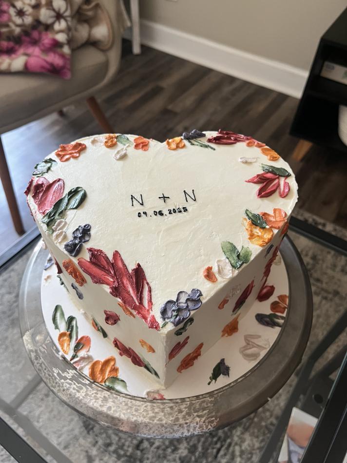 Custom cake by Mishti