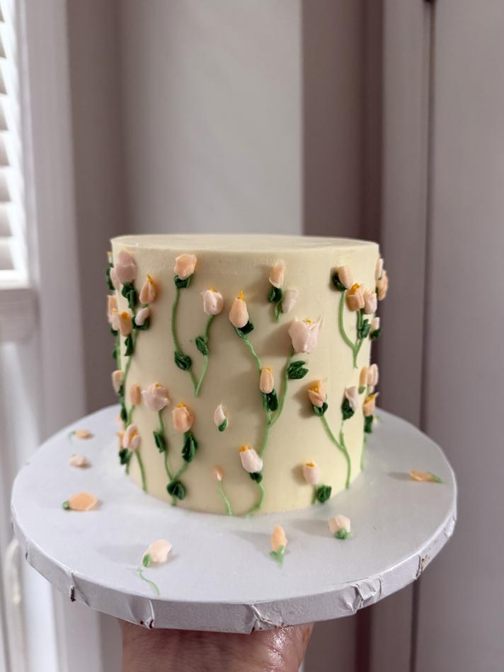 Custom cake by Mishti