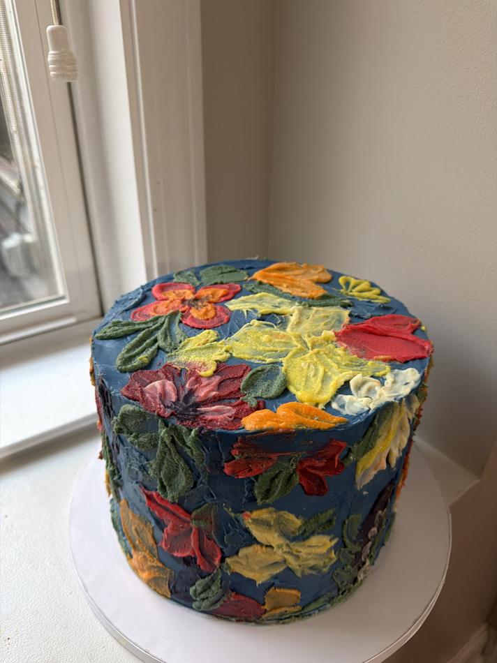 Custom cake by Mishti