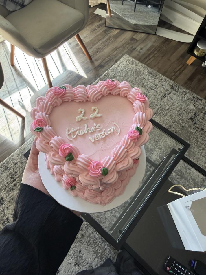 Custom cake by Mishti