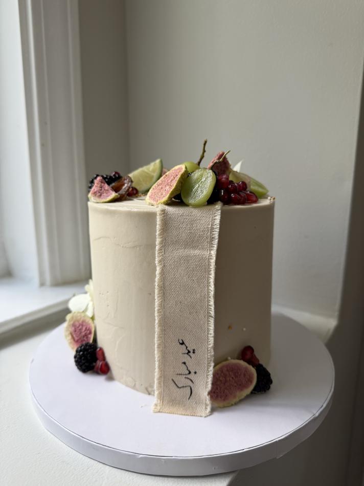 Custom cake by Mishti