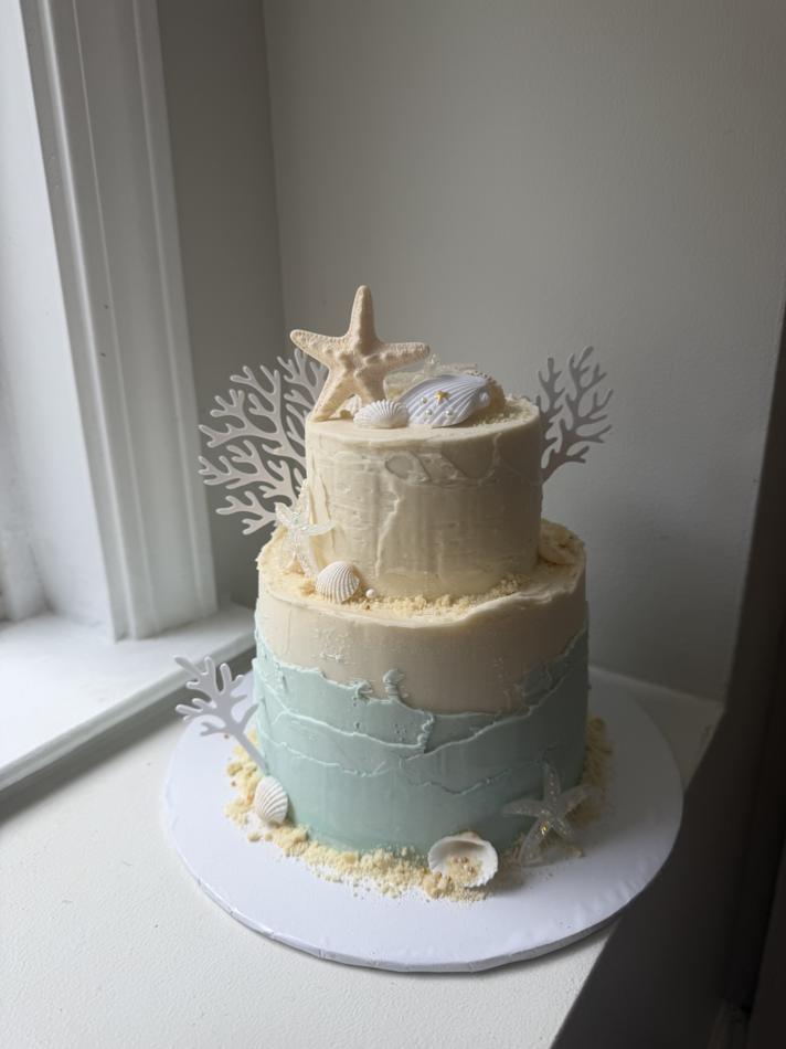Custom cake by Mishti