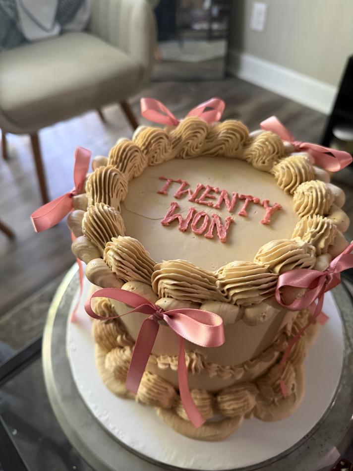 Custom cake by Mishti