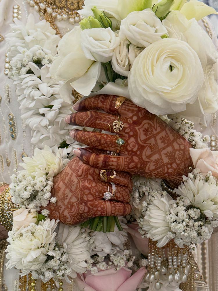 Bridal henna with bouquet