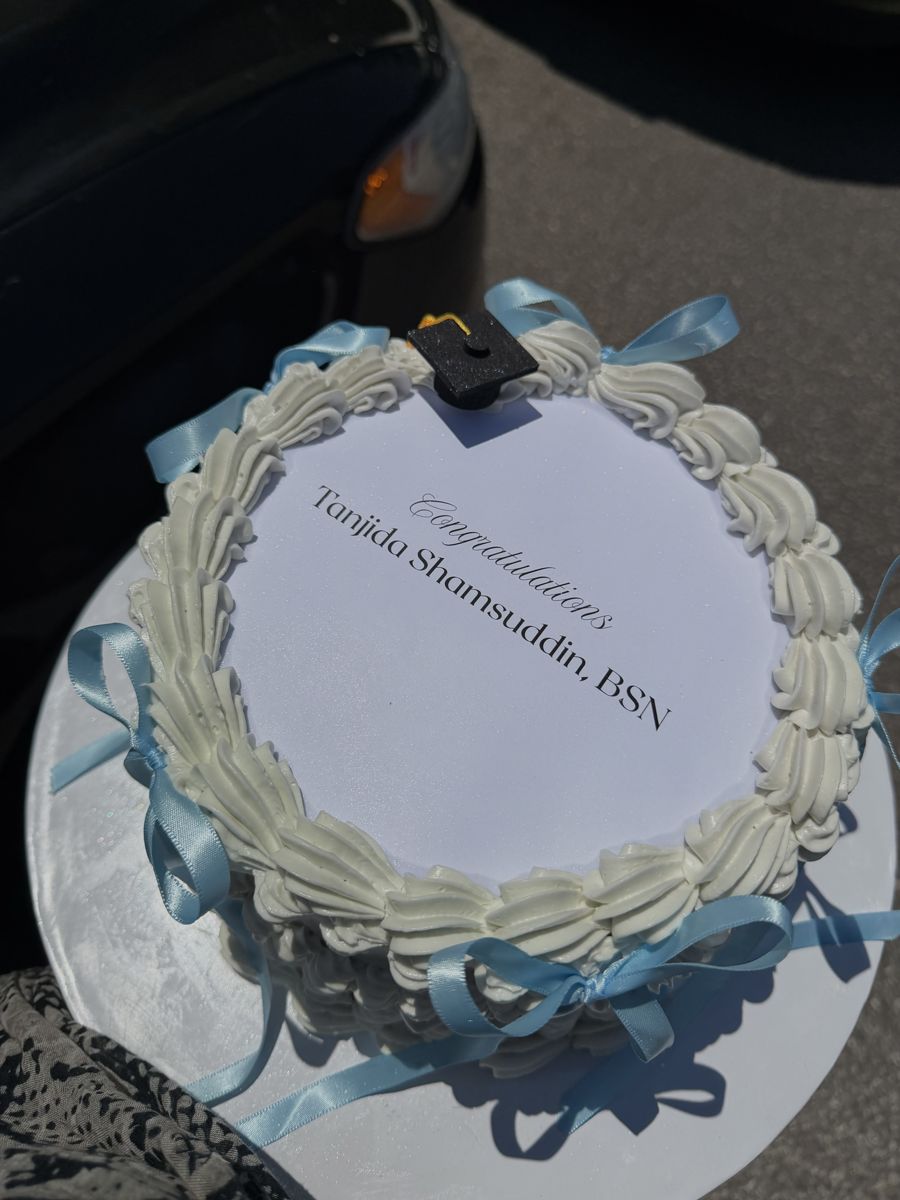 Custom cake by Mishti