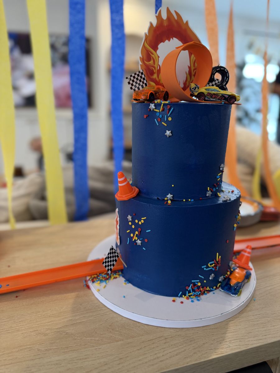 Custom cake by Mishti