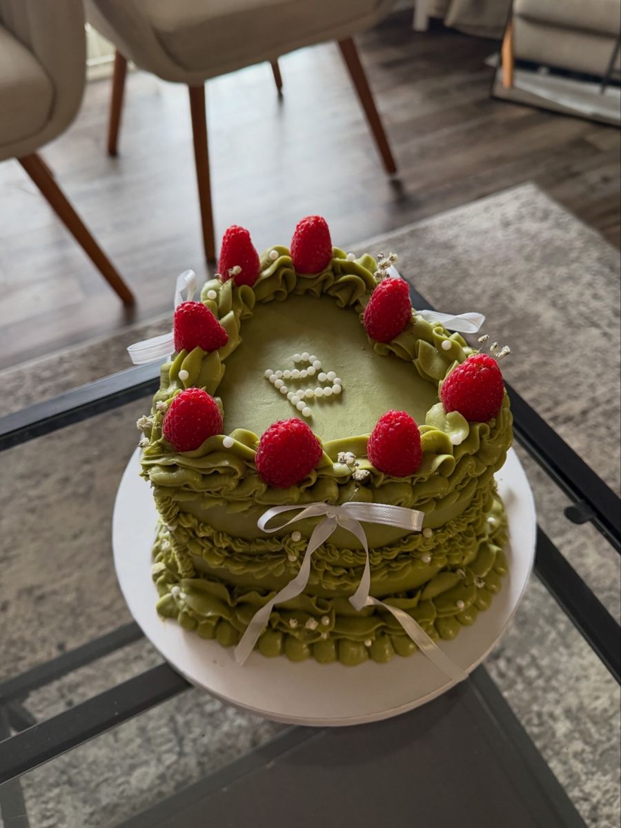 Custom cake by Mishti